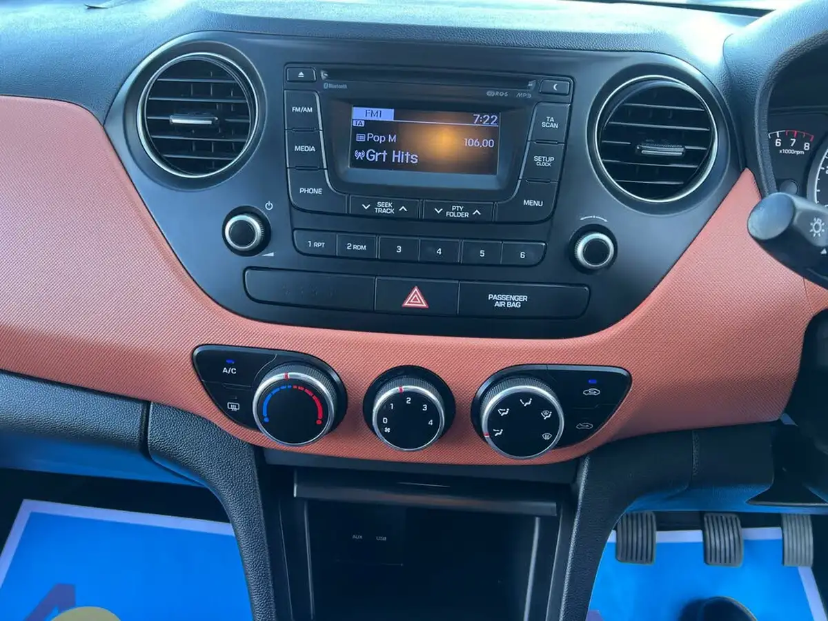 2014-hyundai-i10-10-premium-big-26
