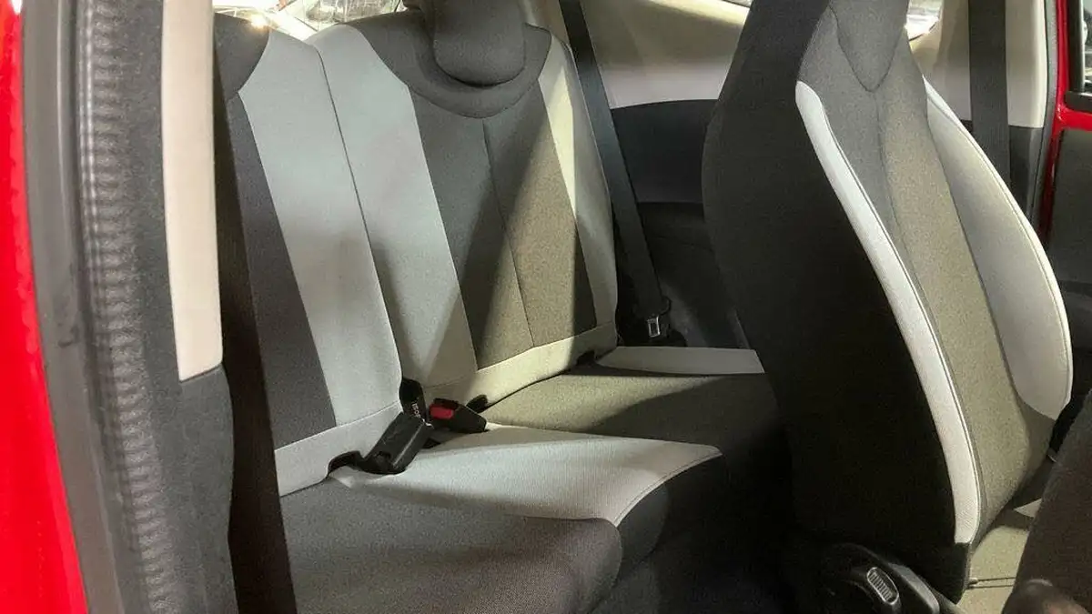 2015-toyota-aygo-10-vvt-i-x-play-3d-big-7