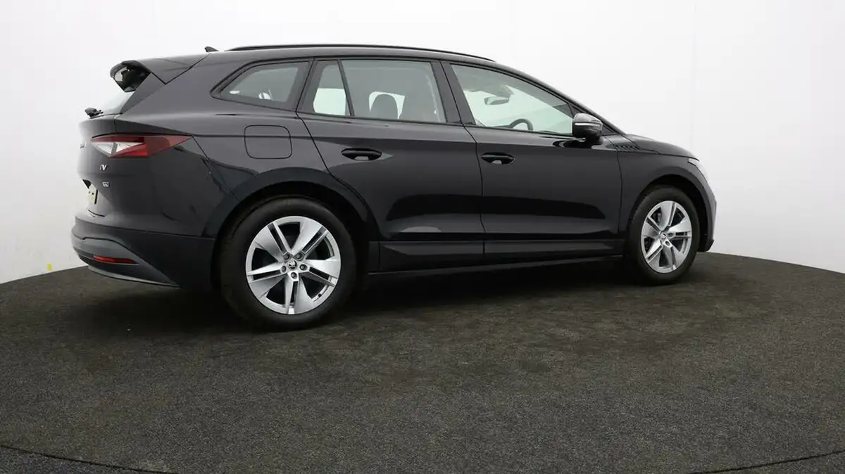 2023-skoda-enyaq-e-60-big-28