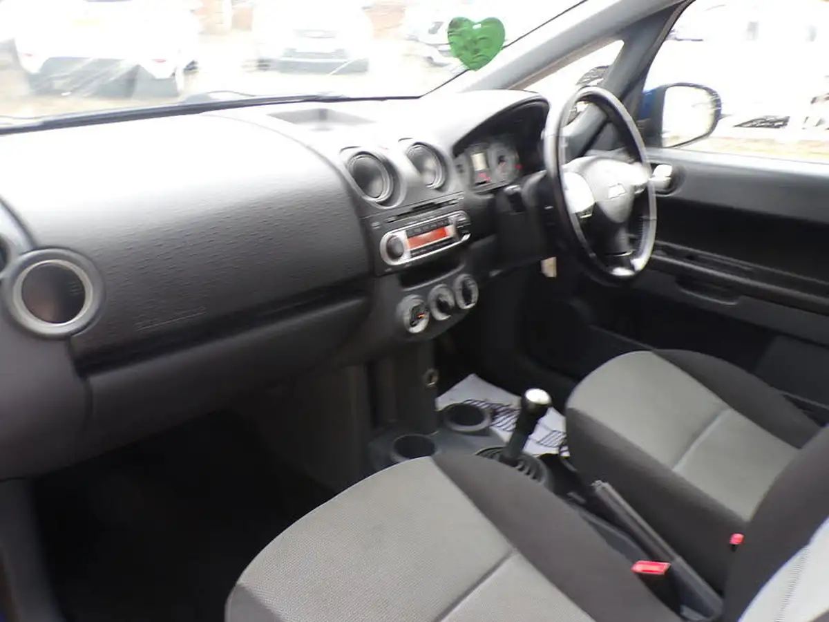 2010-mitsubishi-colt-13-cz2-5d-big-14