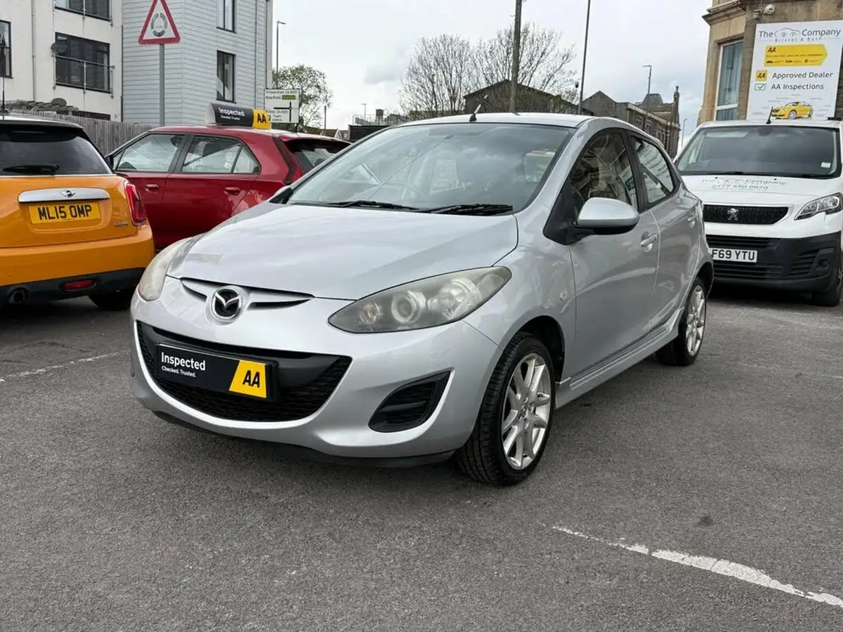 2011-mazda-mazda2-13-tamura-5d-big-4