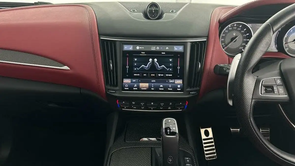 2022-maserati-levante-38-trofeo-big-17