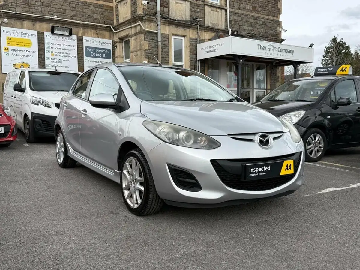 2011-mazda-mazda2-13-tamura-5d-big-26