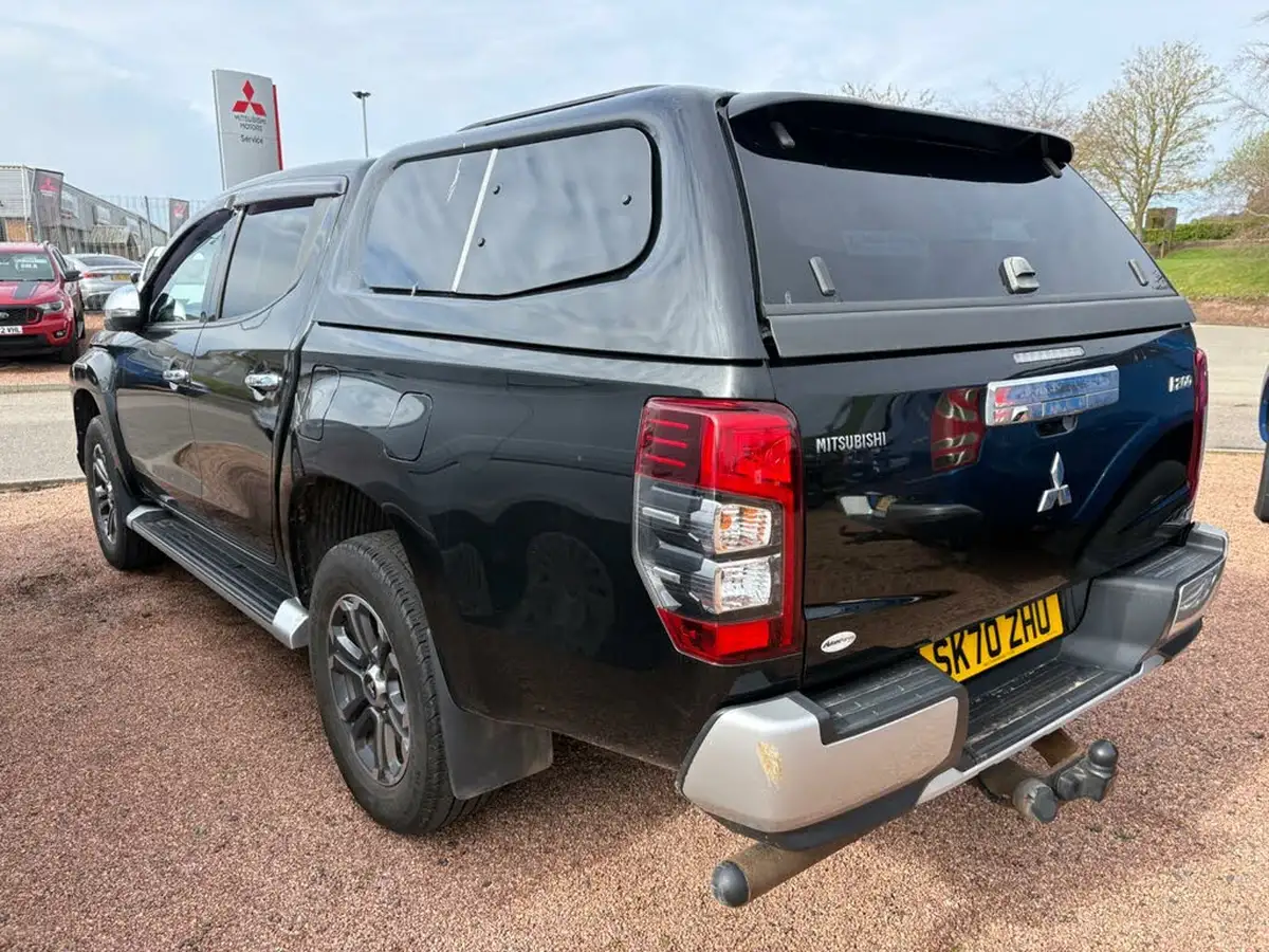 2021-mitsubishi-l200-22di-d-barbarian-auto-big-2
