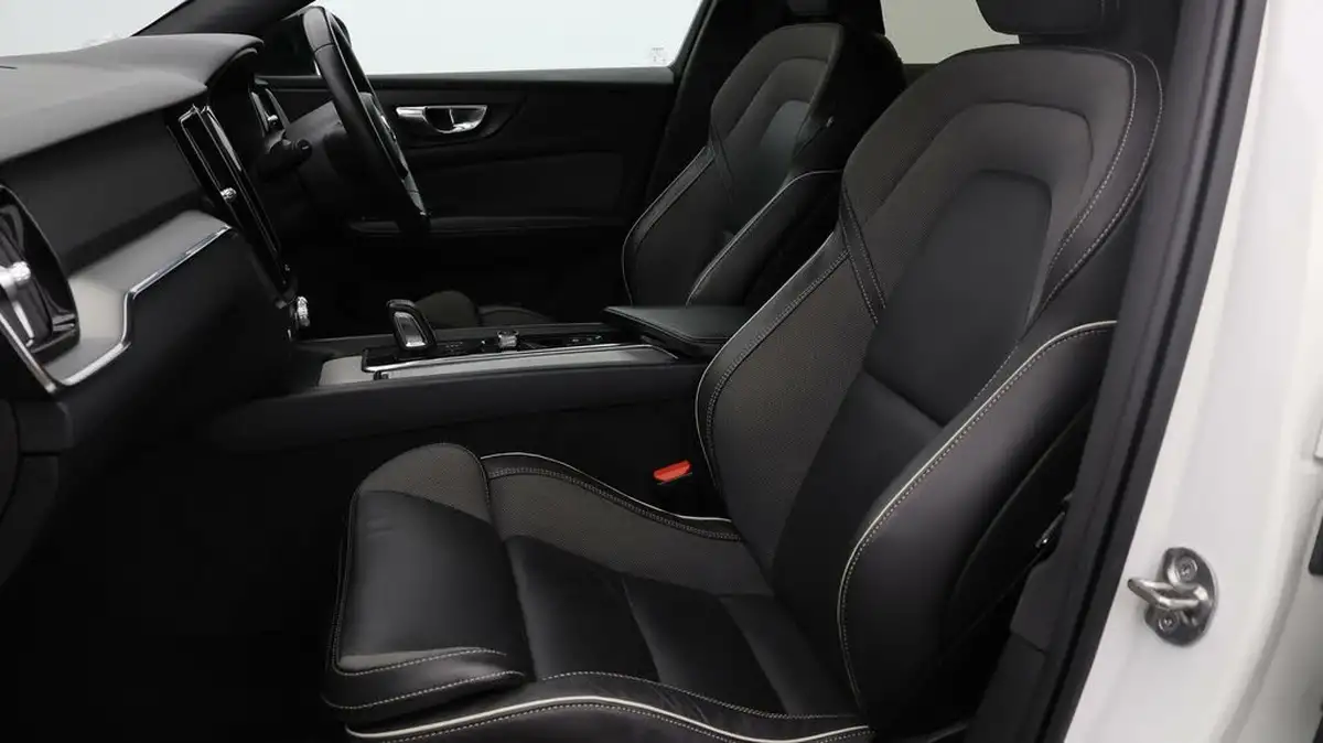 2022-volvo-v60-20-b3-r-design-161bhp-big-13