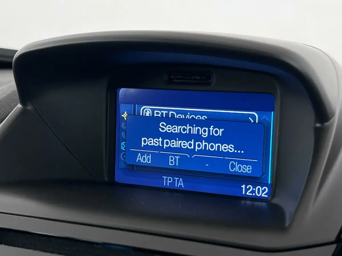 2016-ford-fiesta-125-zetec-5d-big-22