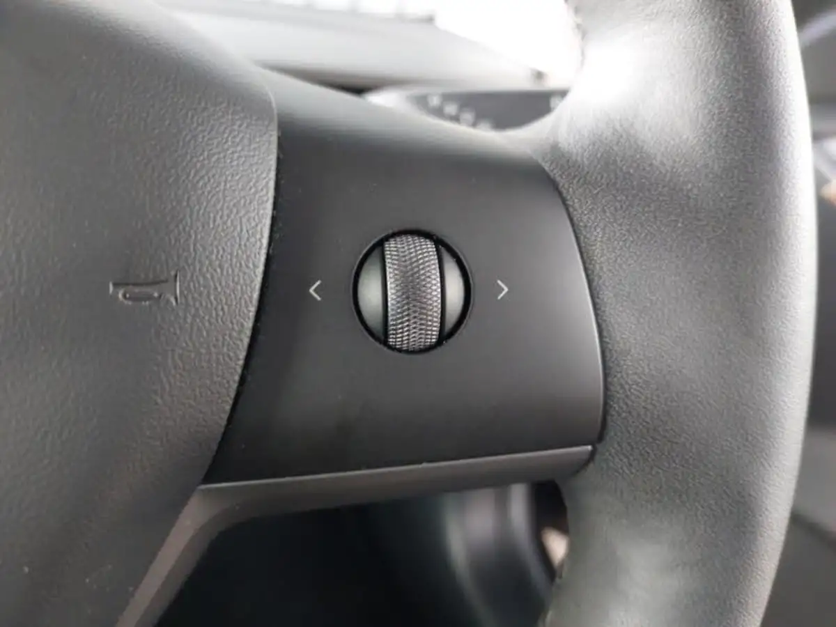 2021-tesla-model-3-e-long-range-awd-big-10