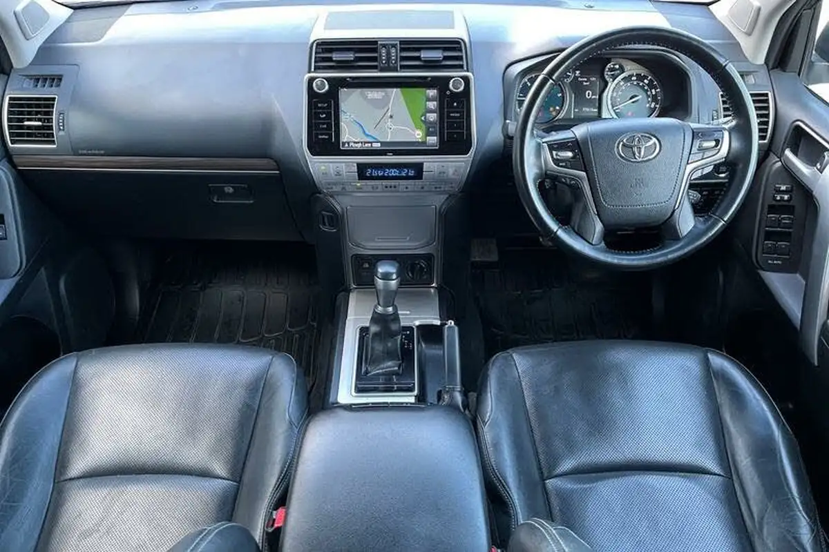 2019-toyota-land-cruiser-28d-4d-icon-7st-big-9