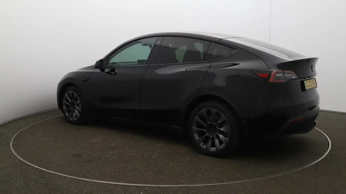 2022-tesla-model-y-e-long-range-big-26