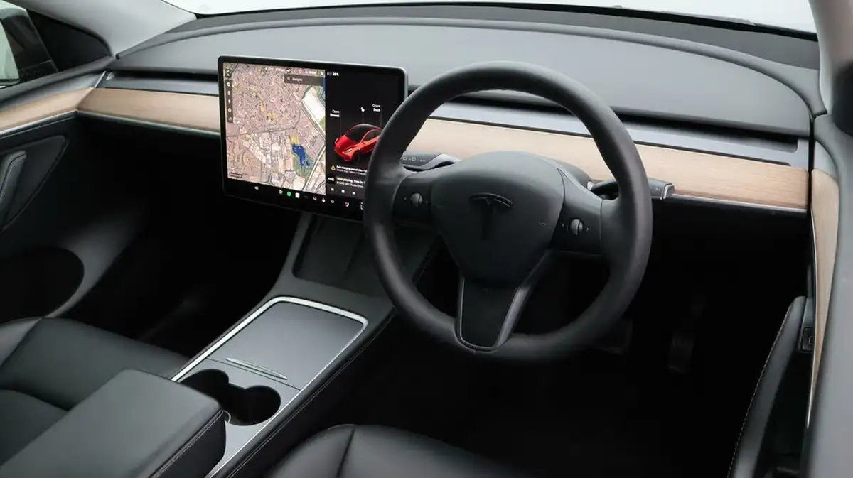 2022-tesla-model-y-e-long-range-big-9