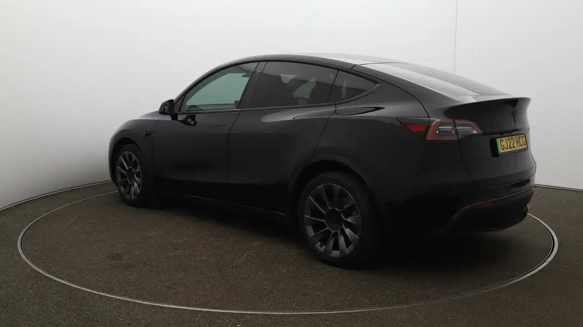 2022-tesla-model-y-e-long-range-big-54