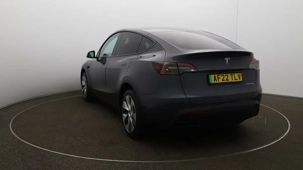 2022-tesla-model-y-e-long-range-big-52