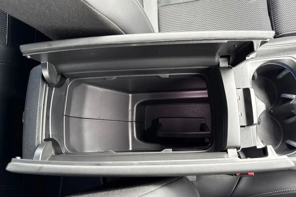 2022-peugeot-3008-suv-16-puretech-gt-225bhp-hybrid-e-eat8-big-60
