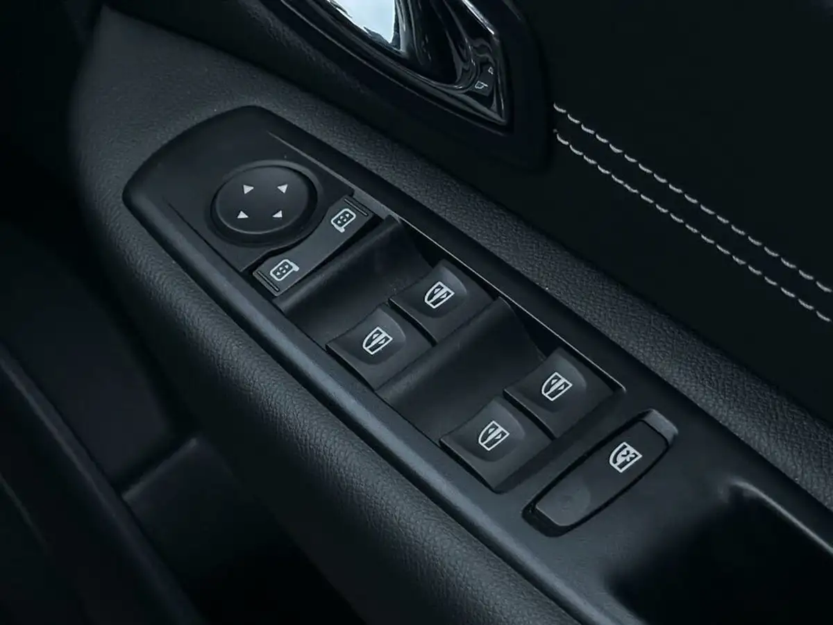 2013-renault-scenic-15dci-dynamique-tom-tom-hatchback-big-15