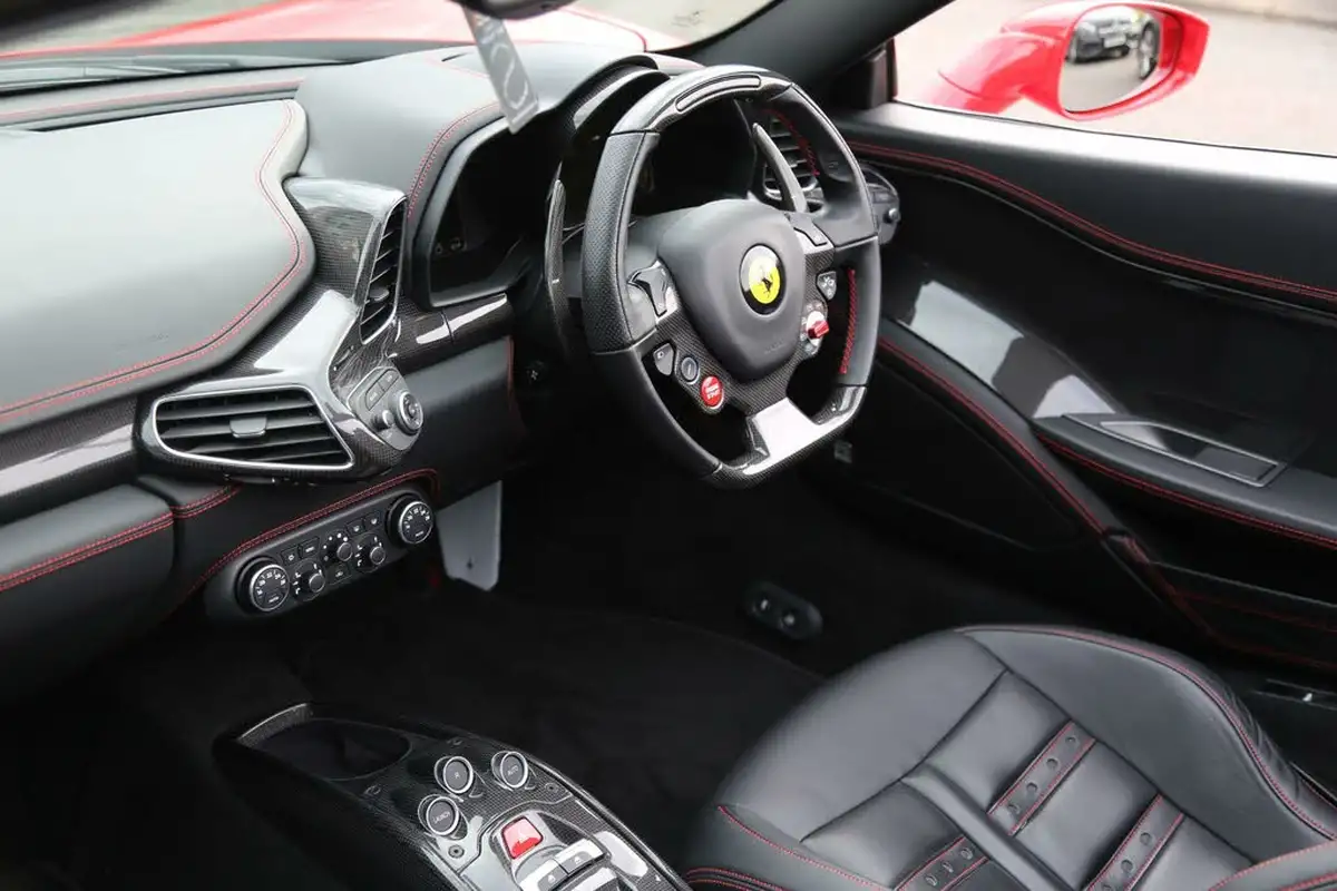 2015-ferrari-458-45-italia-big-17