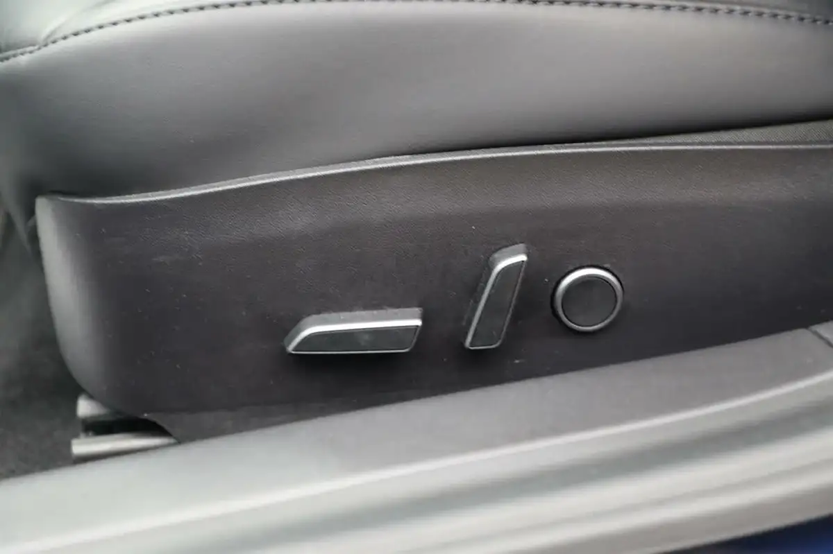 2020-tesla-model-3-e-long-range-big-15