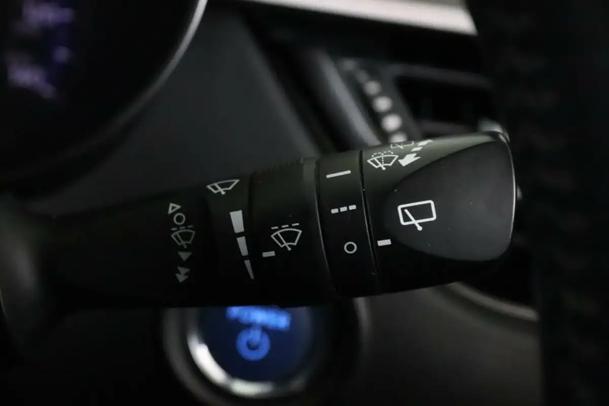 2021-toyota-c-hr-18-vvt-i-icon-big-16