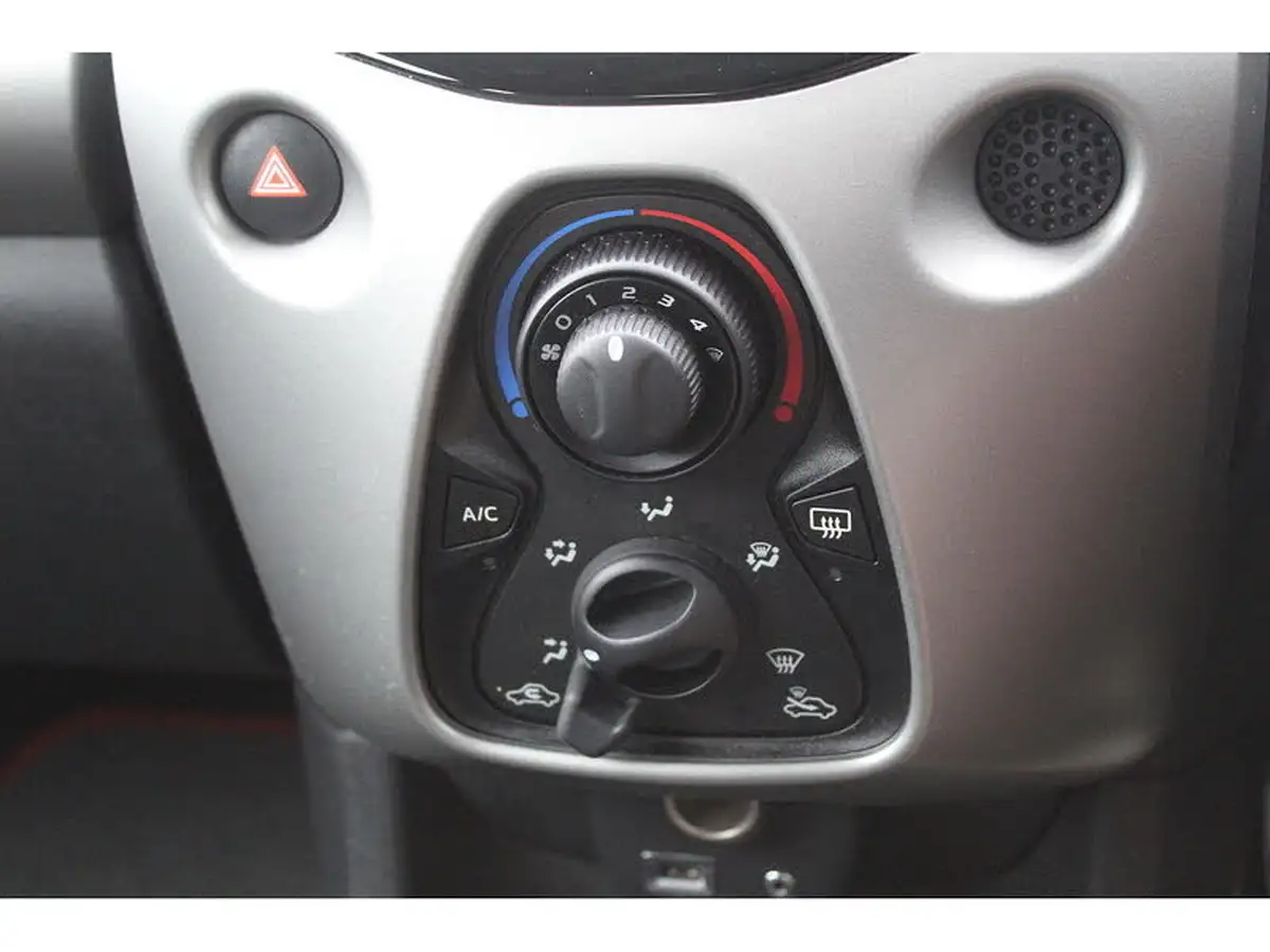 2017-citroen-c1-12-puretech-furio-big-16