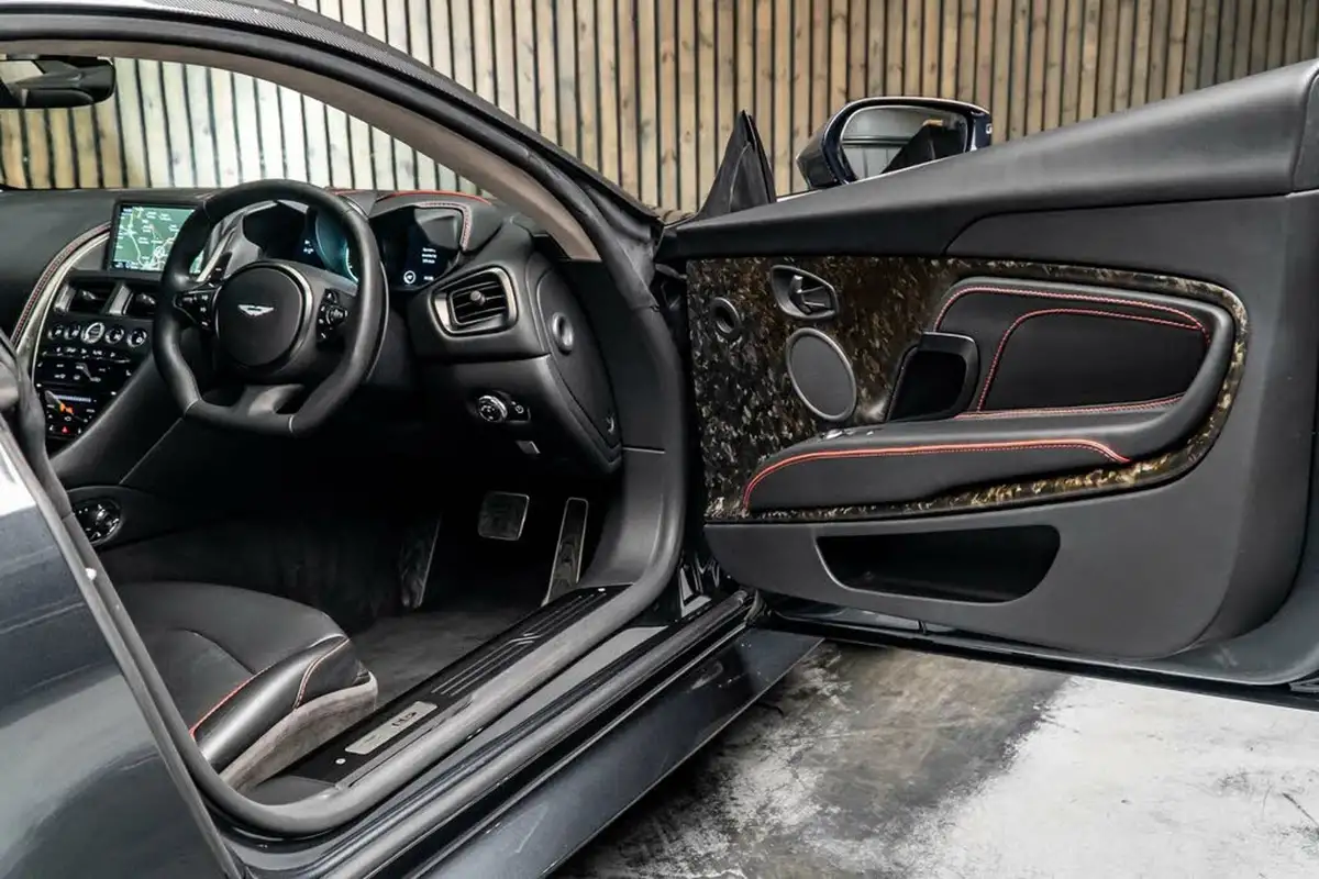 2019-aston-martin-dbs-52-v12-superleggera-big-30
