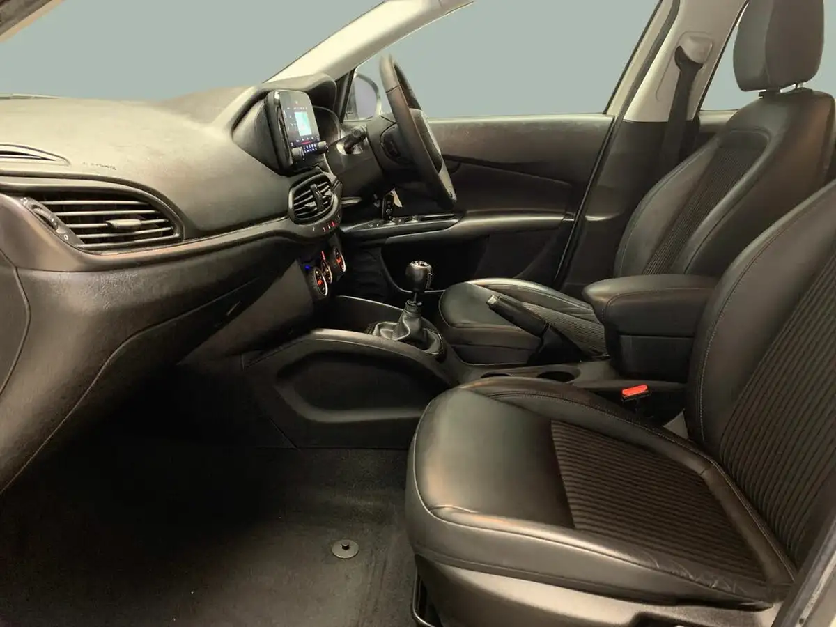2018-fiat-tipo-14-tjet-s-design-hatchback-big-2