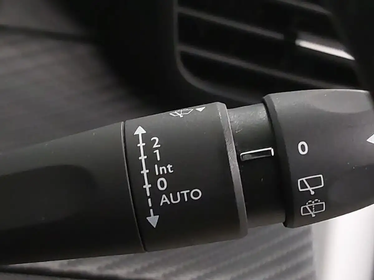 2021-peugeot-208-12-puretech-allure-premium-100bhp-big-18