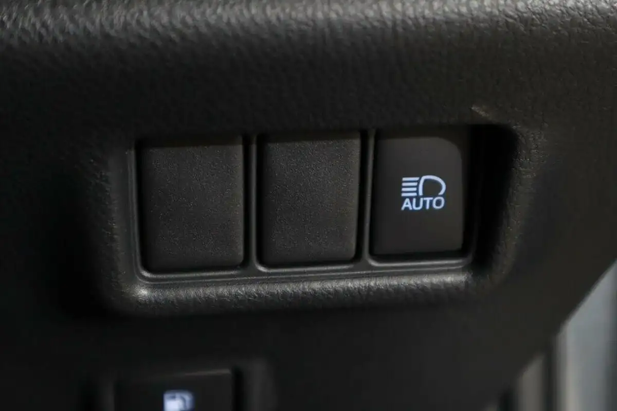 2022-toyota-c-hr-18-vvt-i-design-big-22