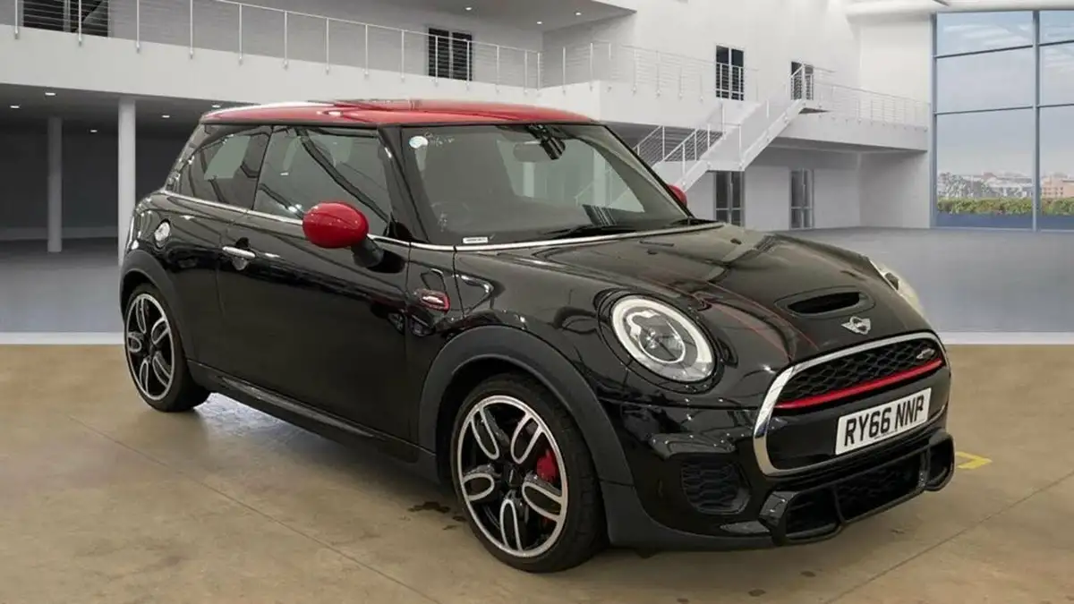 2016-mini-cooper-20-cooper-jcw-big-0