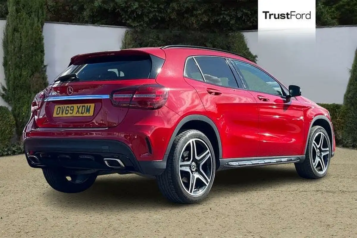 2019-mercedes-benz-gla-class-16-gla-180-amg-line-edition-7g-dct-big-3