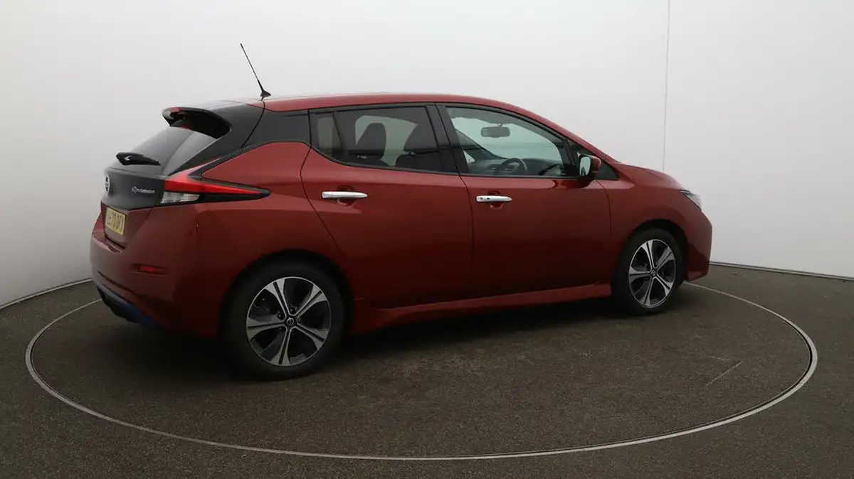 2020-nissan-leaf-e-tekna-big-50
