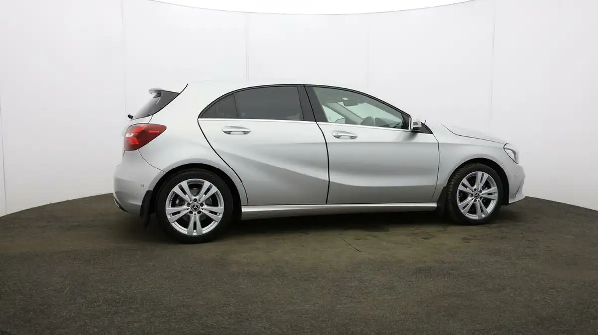 2017-mercedes-benz-a-class-15d-a180d-sport-premiumss-7g-dct-big-43