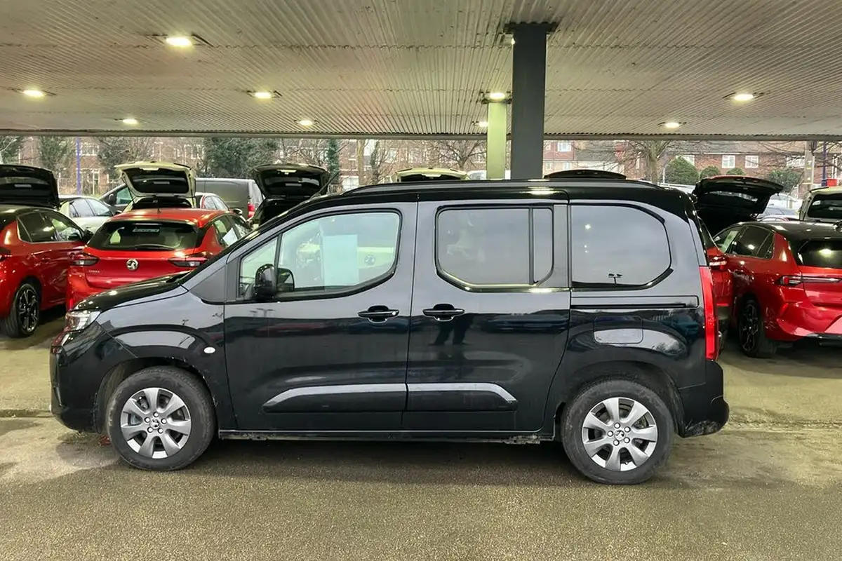 2024-vauxhall-combo-life-e-ultimate-big-5