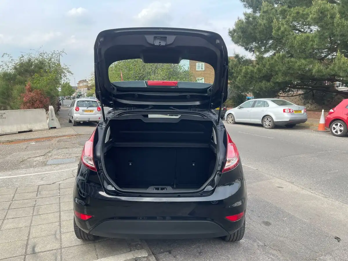 2015-ford-fiesta-10t-zetec-100ps-ecoboost-ss-5d-big-11