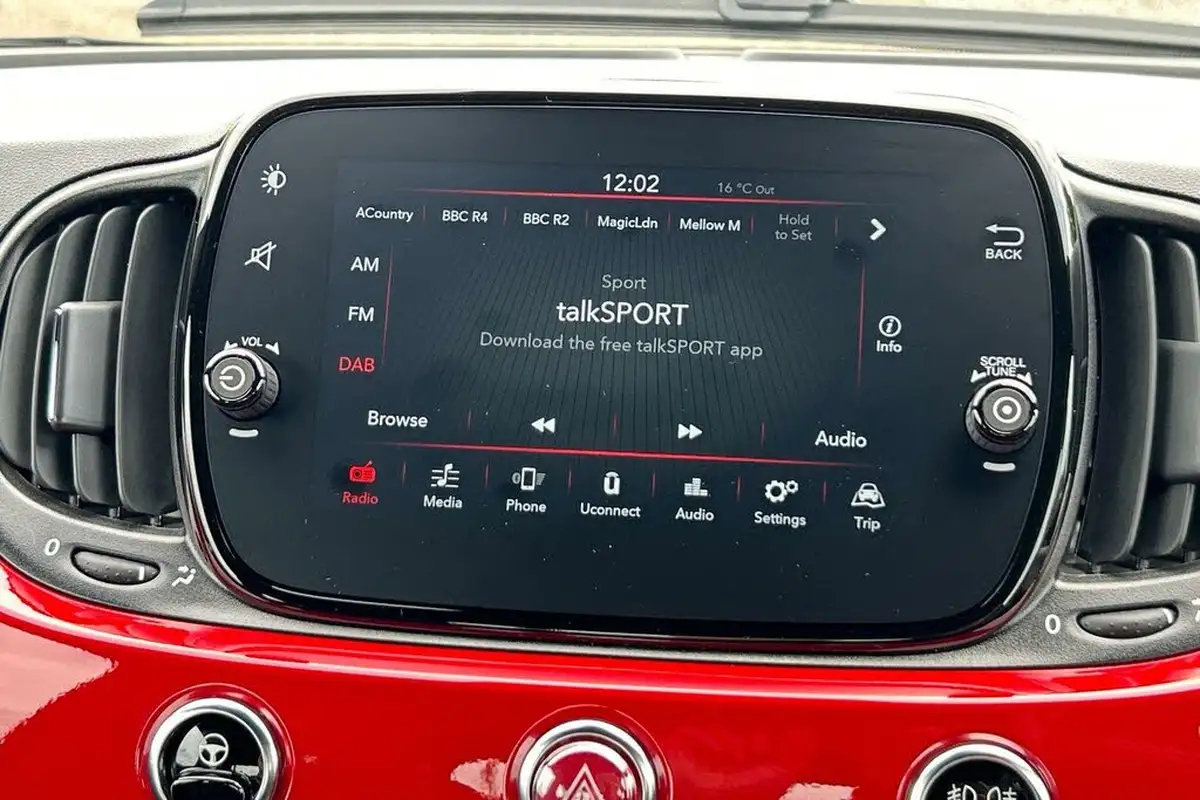 2023-fiat-500c-10-red-big-16