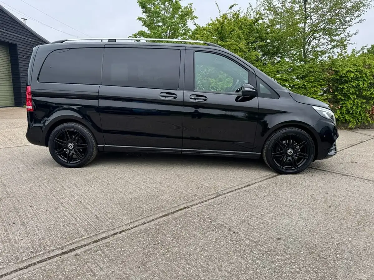 2020-mercedes-benz-v-class-20d-v300d-amg-line-big-8