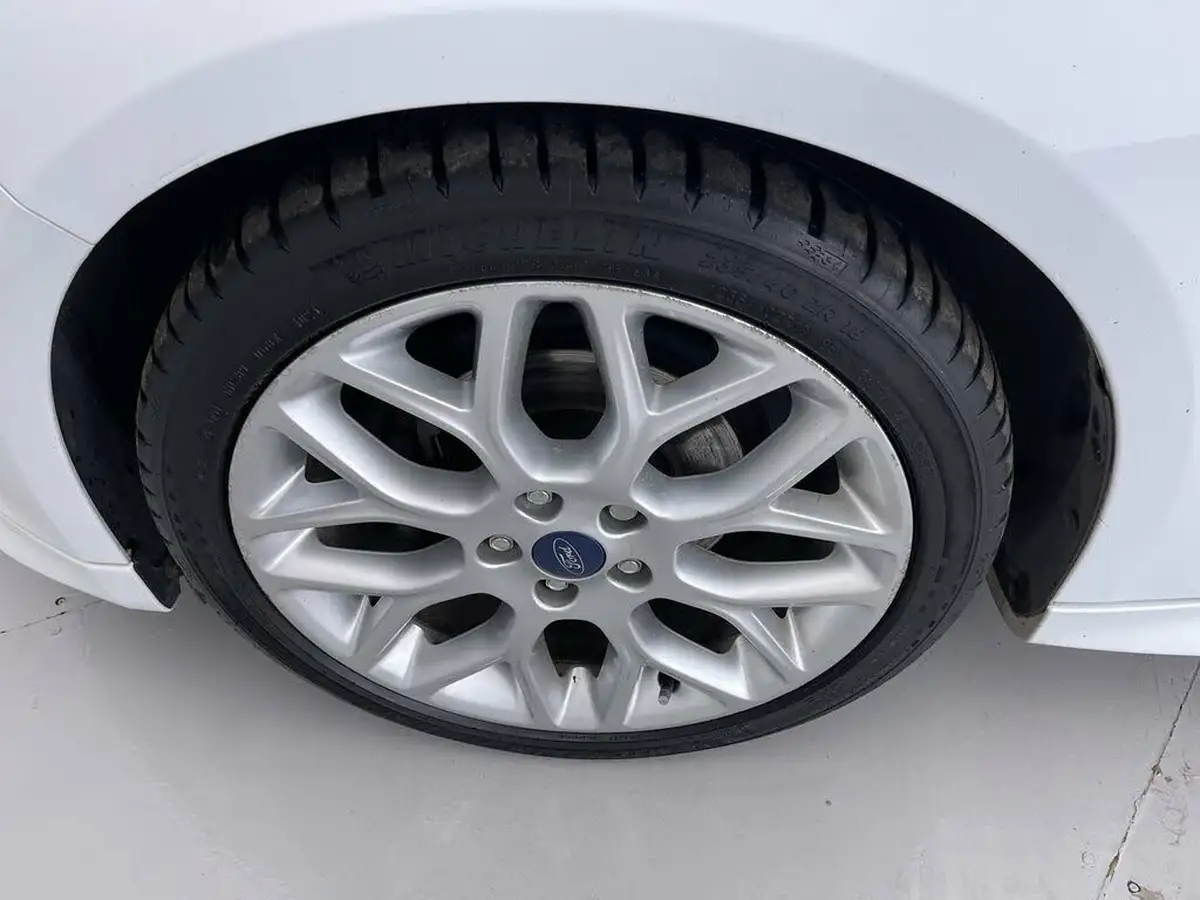 2018-ford-focus-10t-st-line-140ps-hatchback-big-66