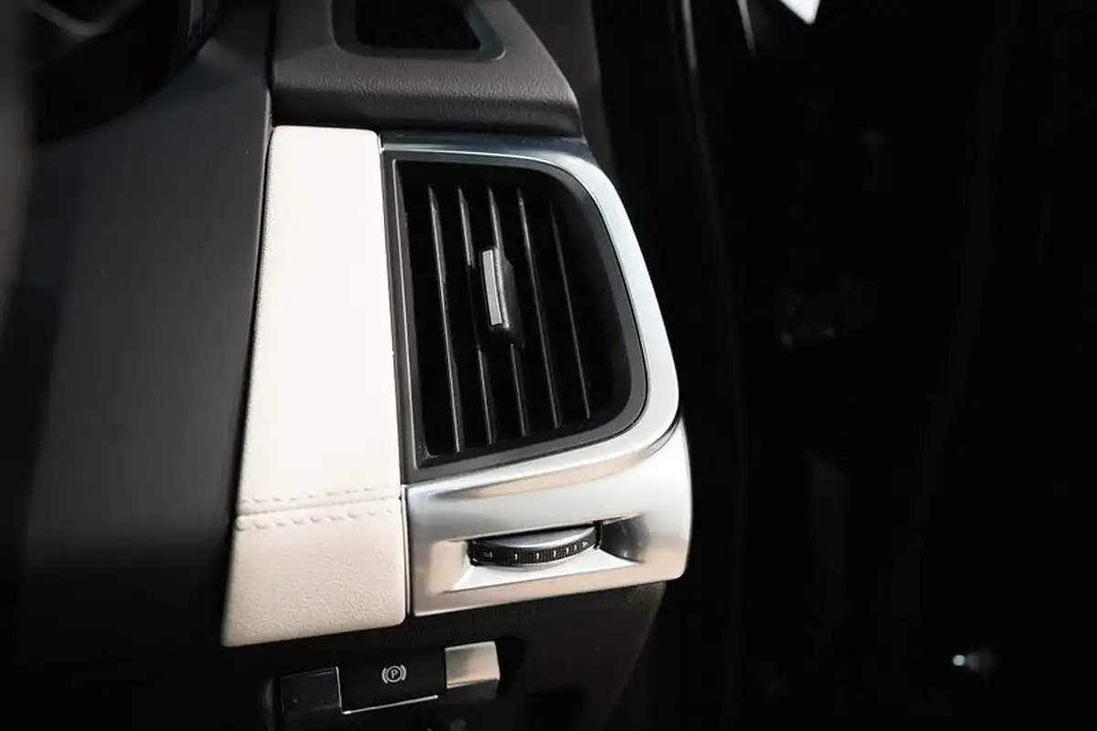 2018-jaguar-e-pace-20-i4d-r-dynamic-hse-180ps-big-33