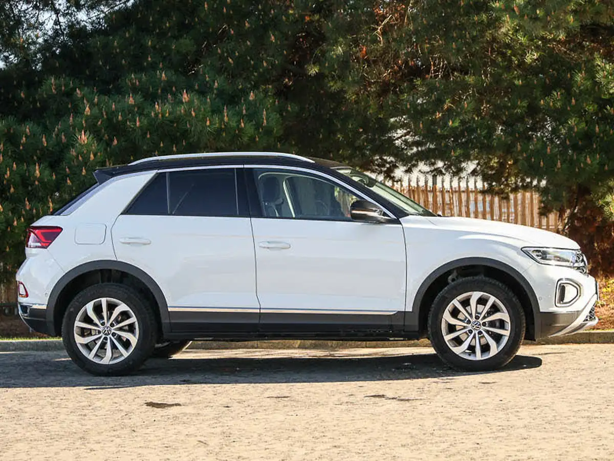 2022-volkswagen-t-roc-15-tsi-style-hatchback-5d-big-3