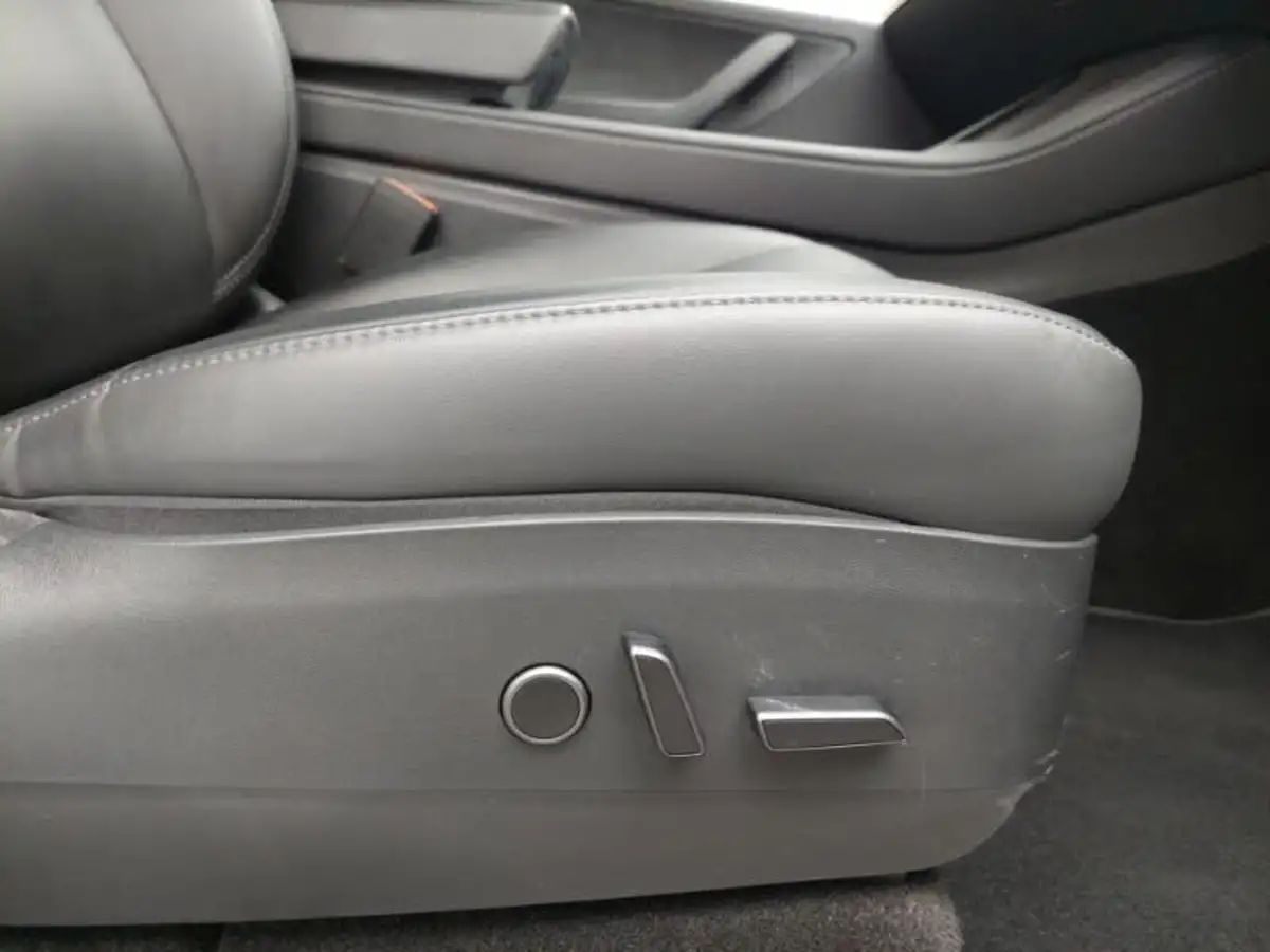 2023-tesla-model-y-e-rwd-big-12
