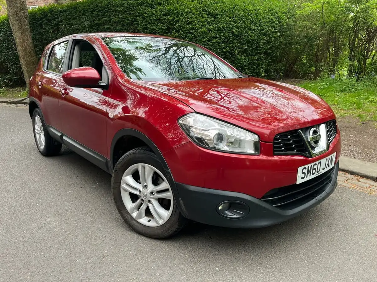 2011-nissan-qashqai-15td-acenta-big-0