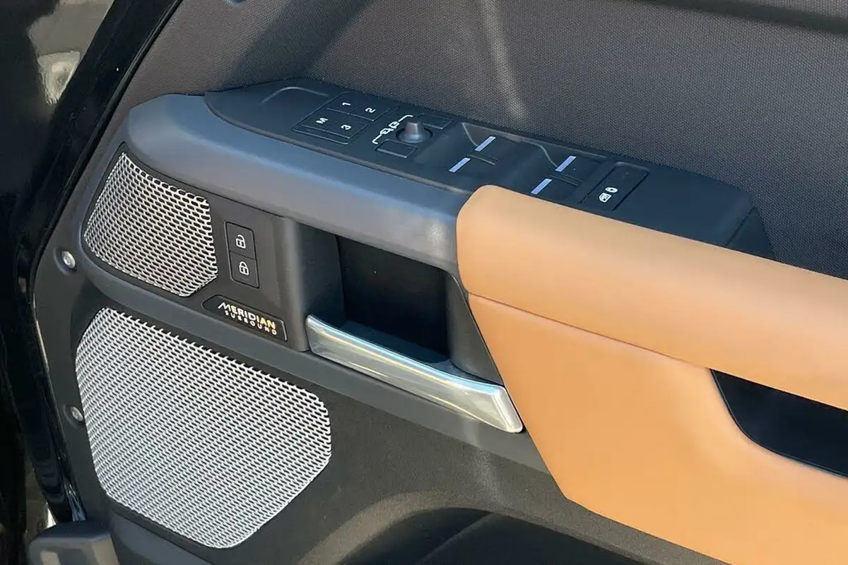 2024-land-rover-130-defender-30-d300-x-dynamic-hse-big-47