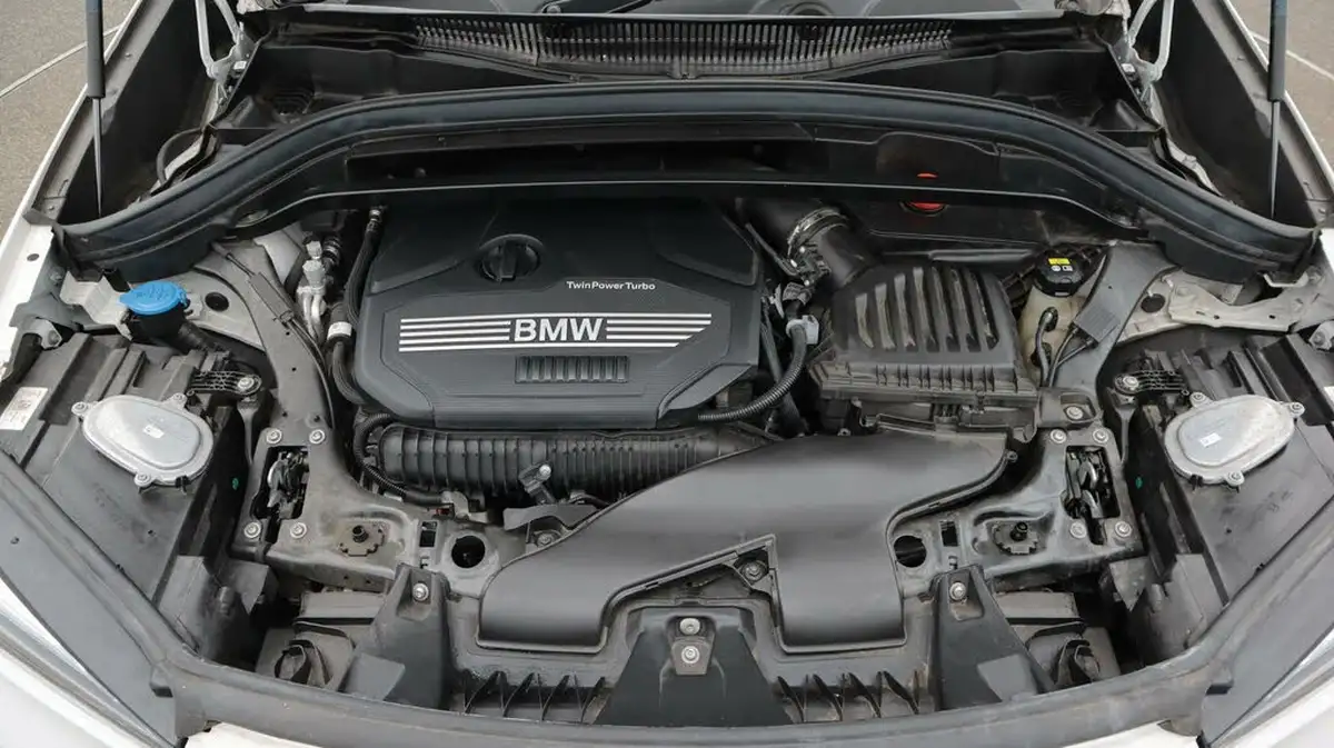 2021-bmw-x1-20-sdrive20i-xline-big-19