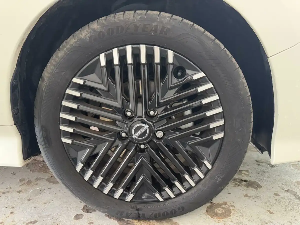2023-nissan-leaf-e-tekna-39kwh-big-31
