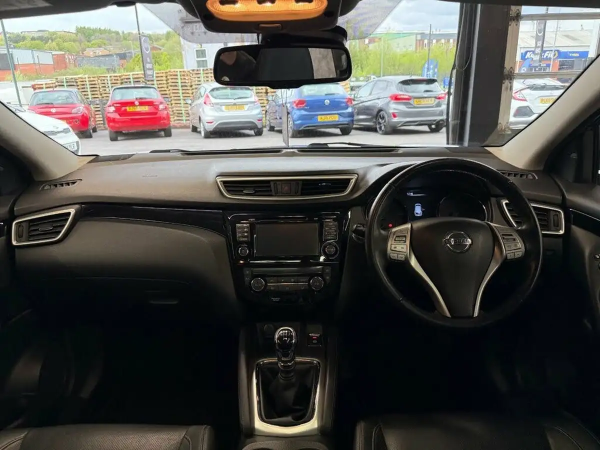 2014-nissan-qashqai-16dci-tekna-4x4-big-33