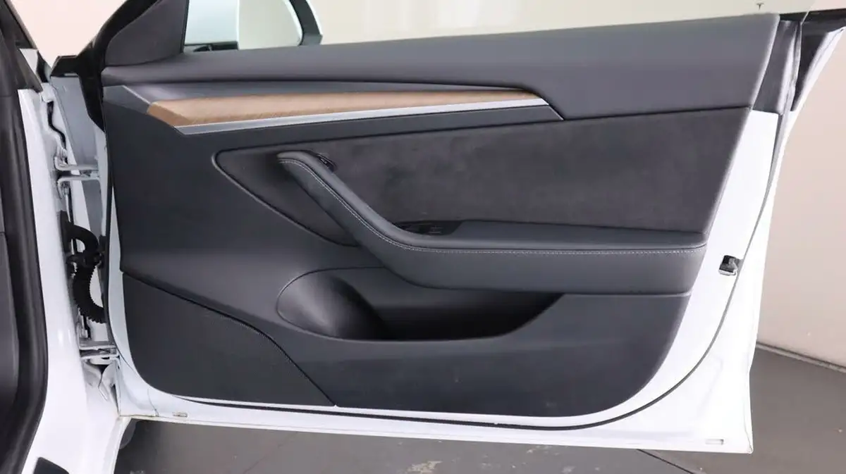 2021-tesla-model-3-e-long-range-4x4-big-15