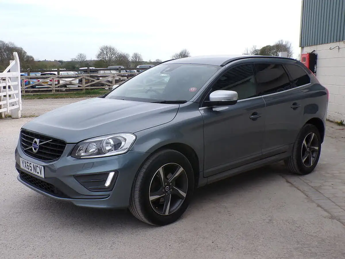 2015-volvo-xc60-24td-d5-r-design-220bhp-ss-geartronic-big-3
