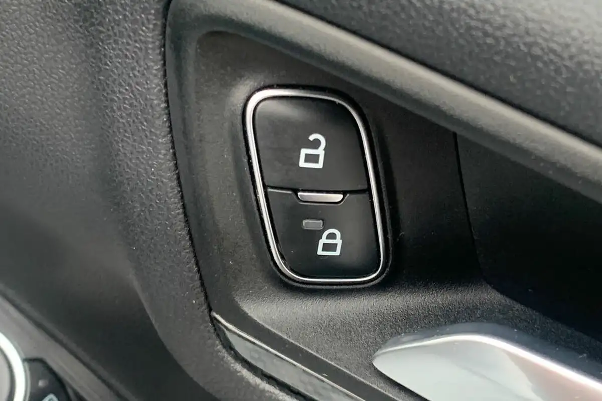 2023-ford-kuga-big-19