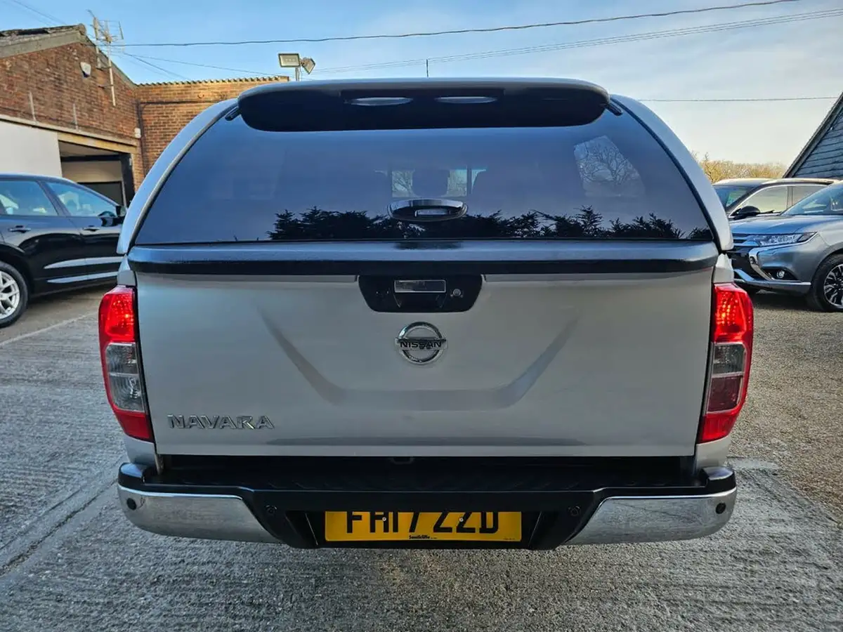2017-nissan-navara-23dci-tekna-auto-big-7