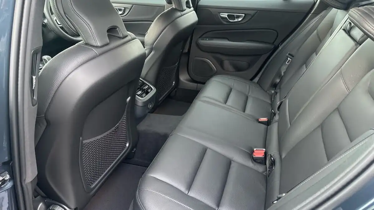 2025-volvo-v60-20-b4-plus-station-wagon-big-9