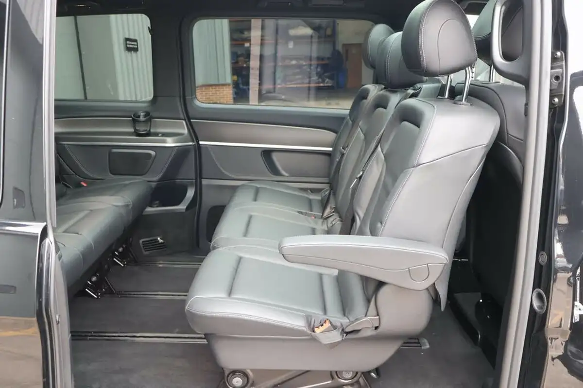 2023-mercedes-benz-v-class-20d-v220d-amg-line-long-big-12