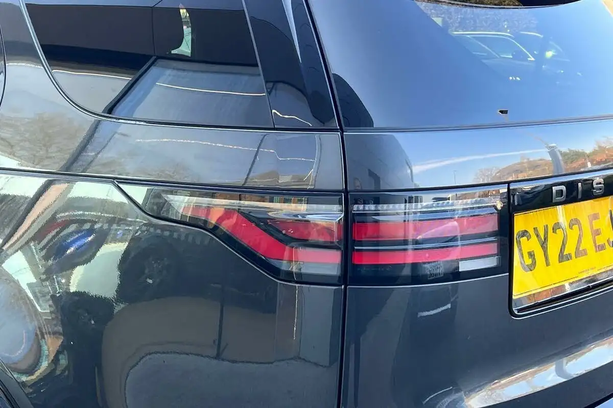 2022-land-rover-discovery-30-d300-r-dynamic-hse-big-59